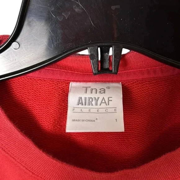 ARITZIA TNA AIRY AF CROPPED RED TOP, PTP 23”,women Lg ,oversized cropped - Picture 4 of 12